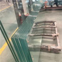 Голяма ламинирано стъкло